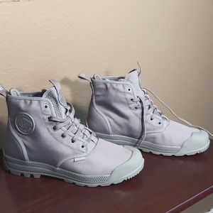 Palladium shoes mens 8 1/2 womens 10